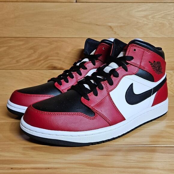 Nike Air Jordan 1 Retro MID Chicago Black Toe MENS Black Red Shoe 554724-069 - Picture 5 of 11